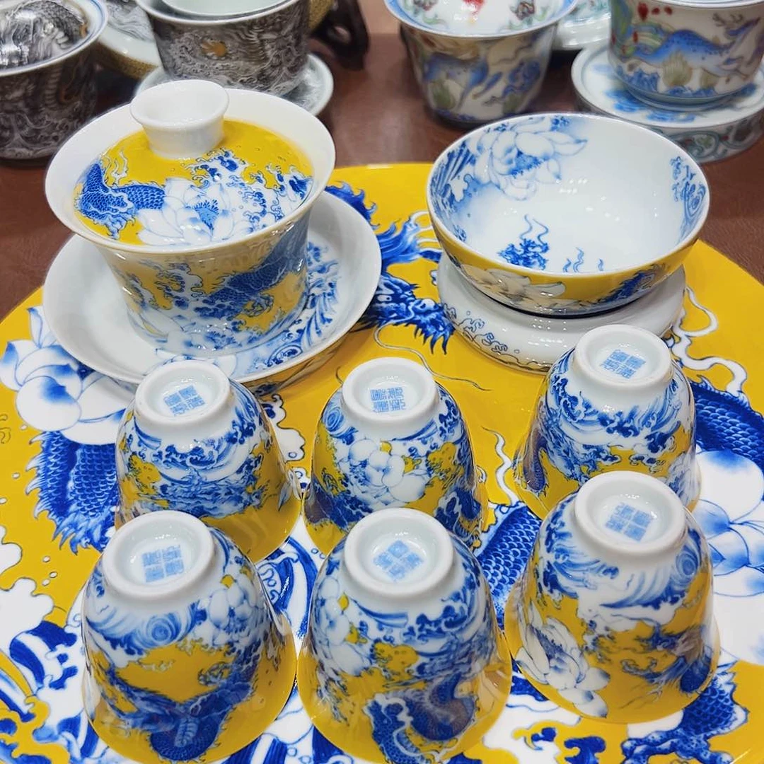 摆件景德镇陶瓷学院等单位联合举办了多项