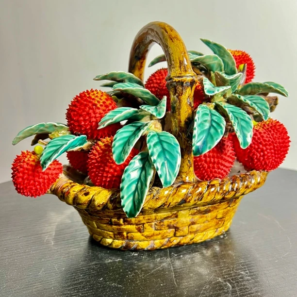 荔枝满堂红利石湾陶艺