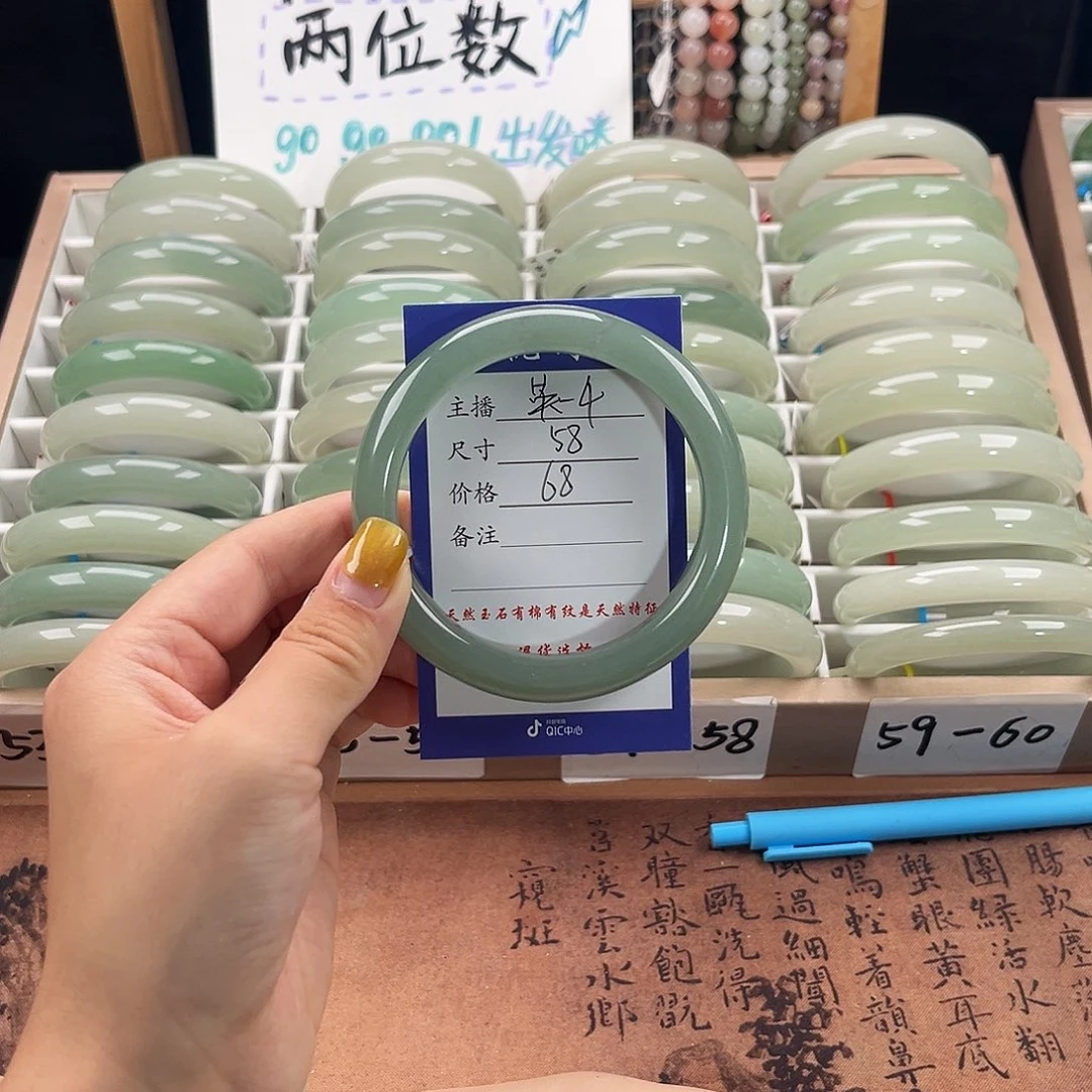 未镶嵌手镯石英质玉