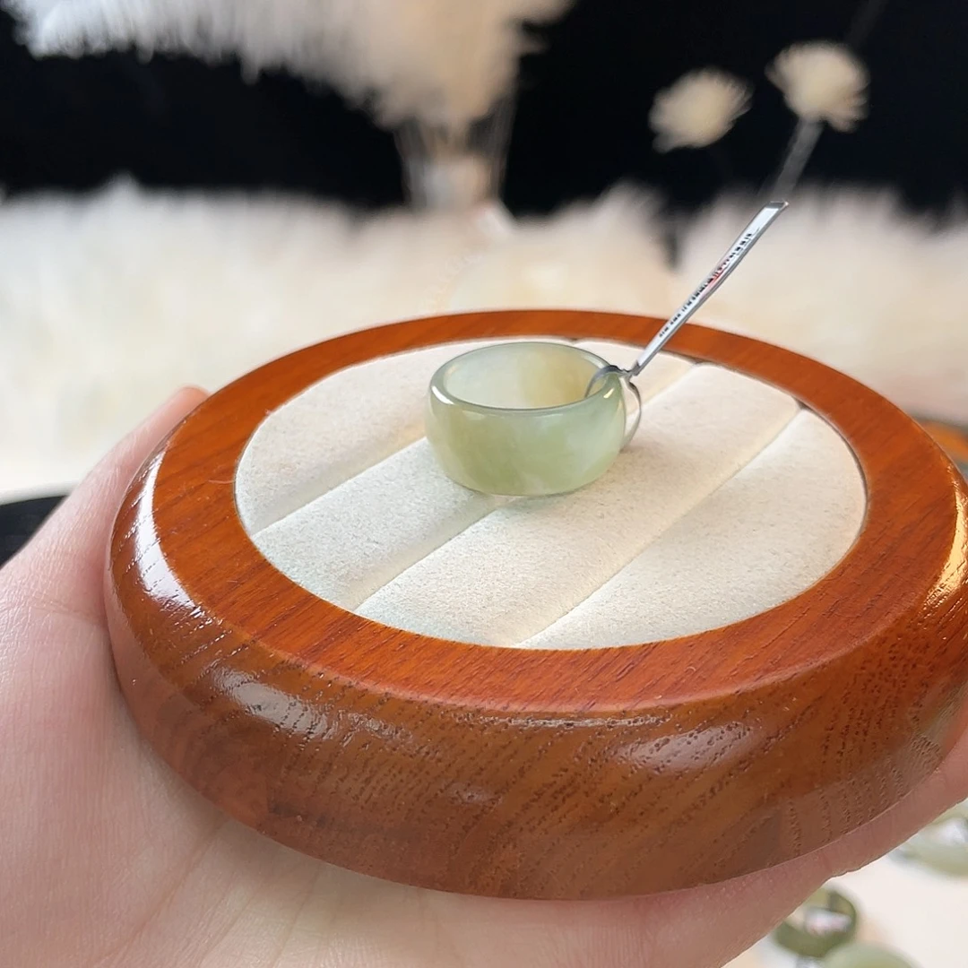 和田玉未镶嵌戒指飘翠墩墩18.17mmj141