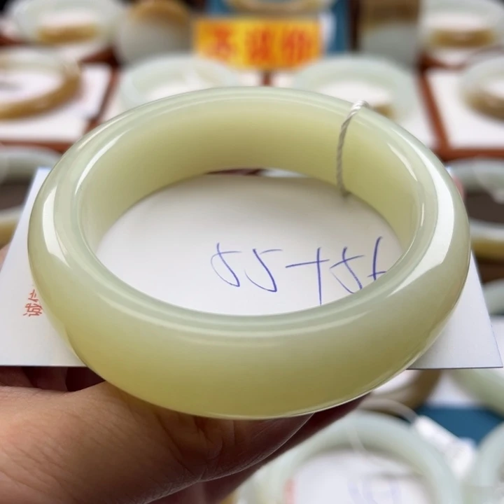 和田玉手镯未镶嵌u****6