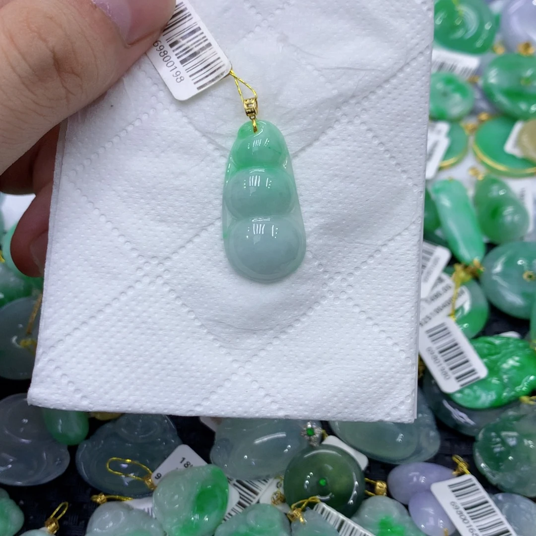 翡翠18K金镶嵌颈饰翡翠