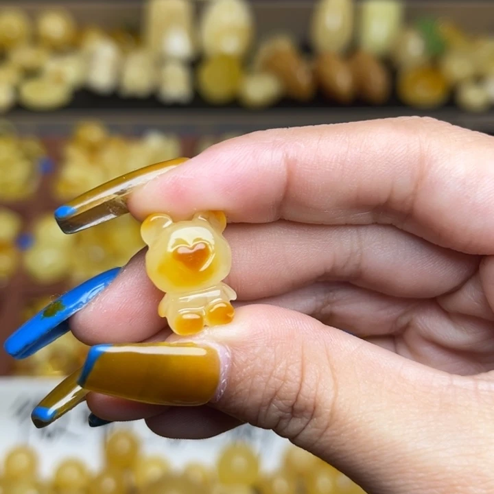 懒***者蜜蜡未镶嵌珠宝奇石微瑕放漏小熊