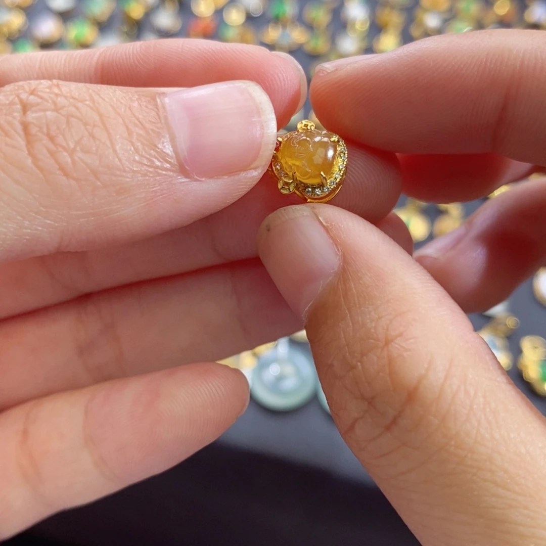 姽***糊颈饰18K金镶嵌翡翠翡翠