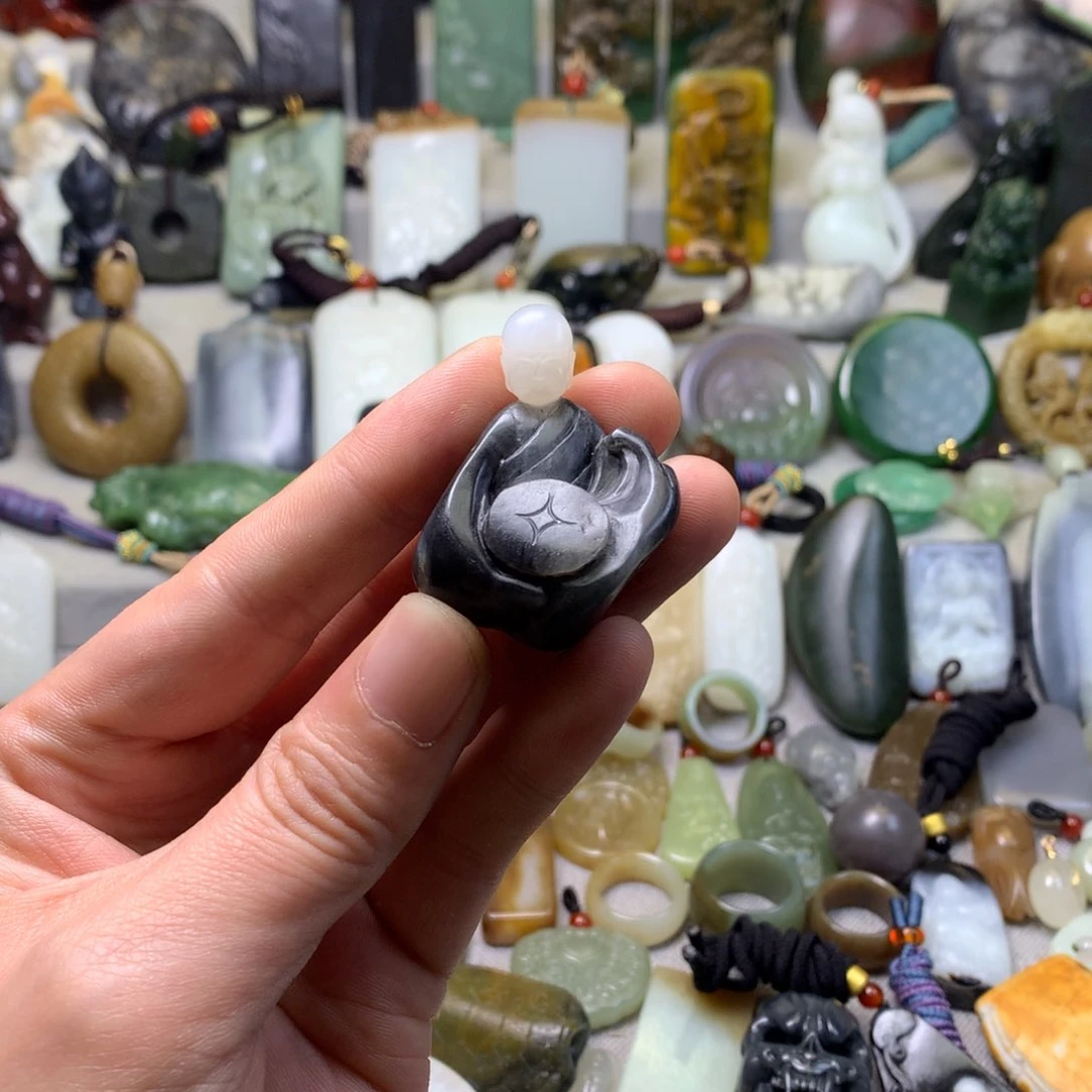 和田玉颈饰未镶嵌心**调