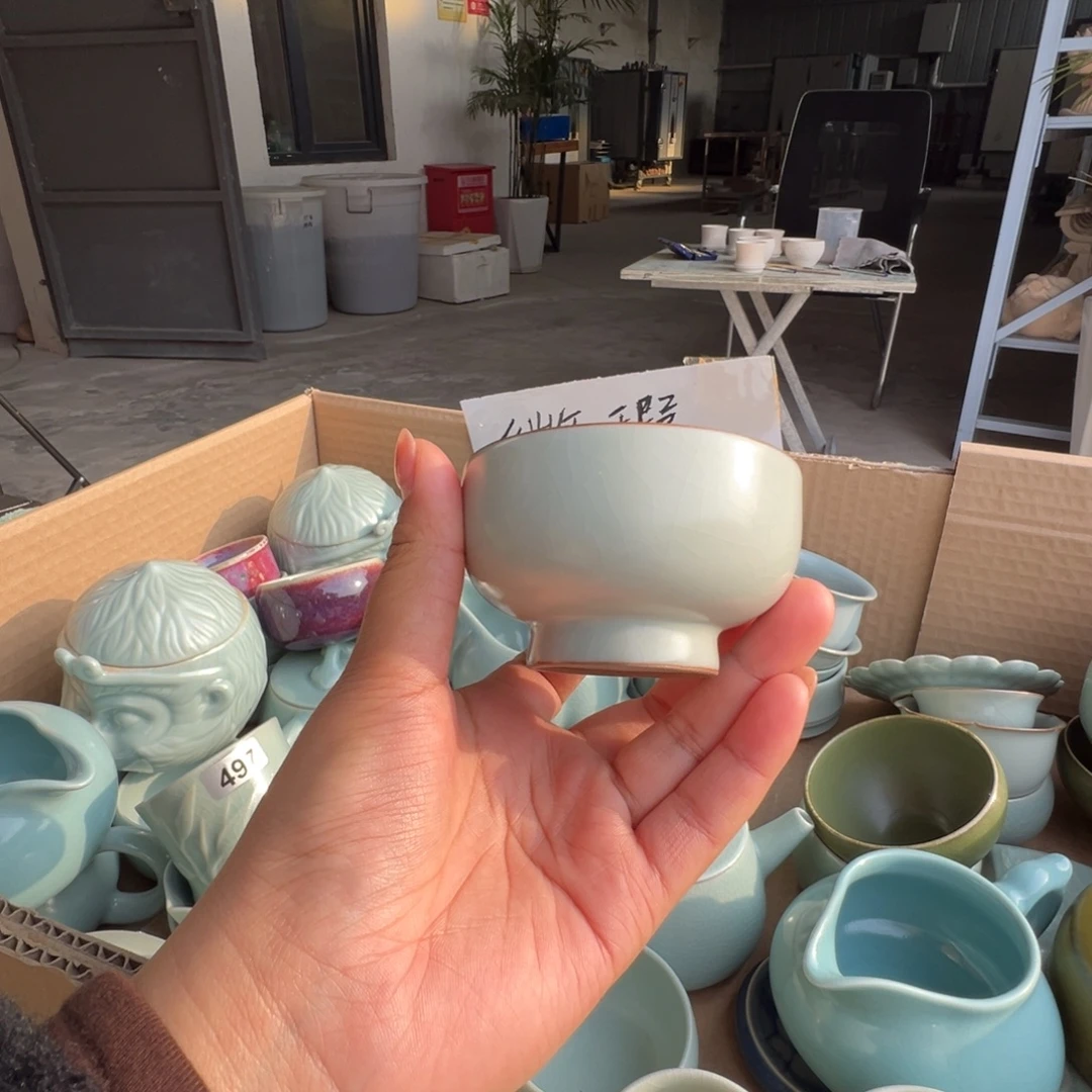 微瑕月白单杯。