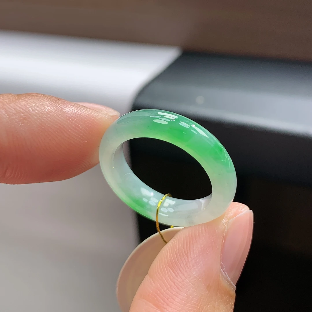 11号圈天然缅甸翡翠A货冰胶飘绿翡翠戒指16.2*4.4*3.4mm