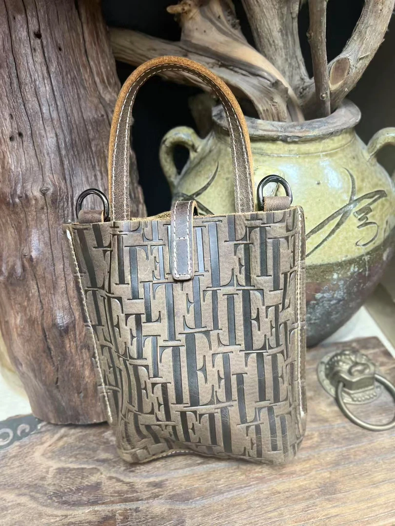 手机包百搭贝壳包花纹拉链小方包棕色零钱包女花色纯手工字母包