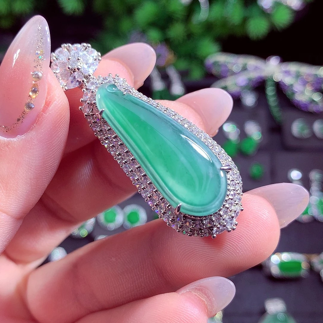 颈饰未镶嵌翡翠天然