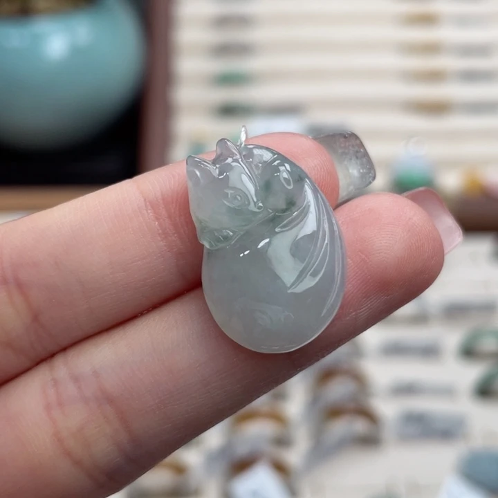 翡翠未镶嵌颈饰a34飘花狐狸（库存拍完才发货）
