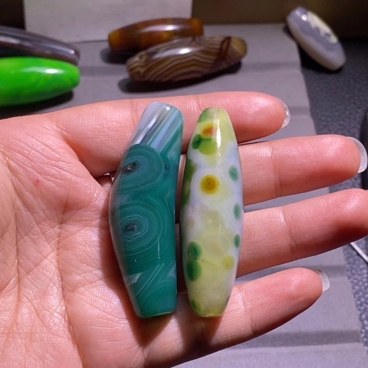 颈饰未镶嵌石英质玉