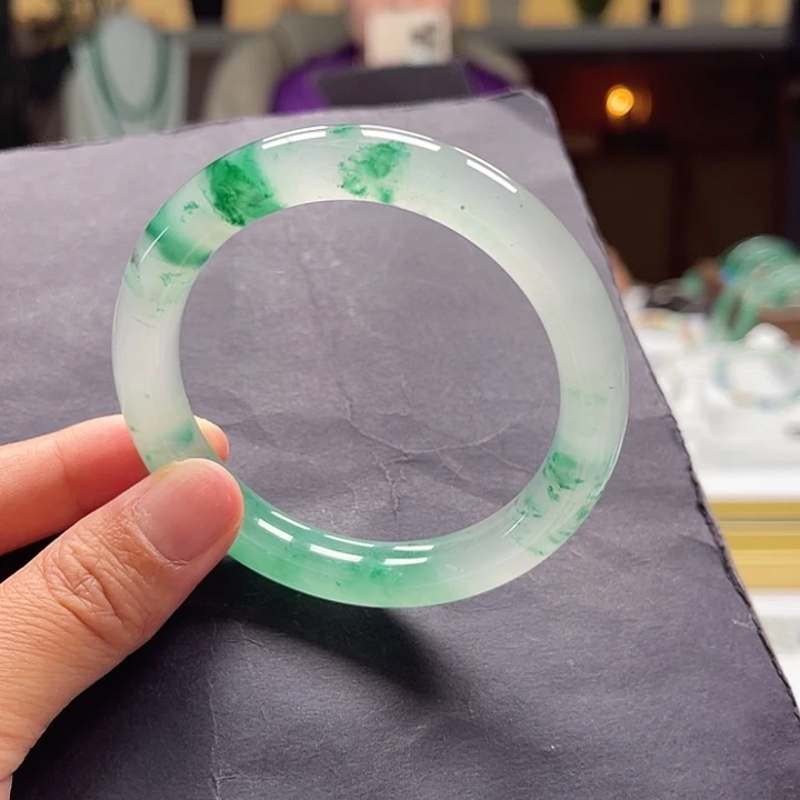 未镶嵌手镯石英质玉