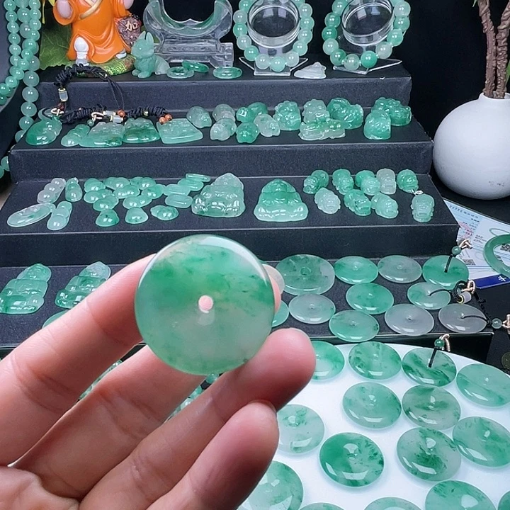 石英质玉未镶嵌颈饰