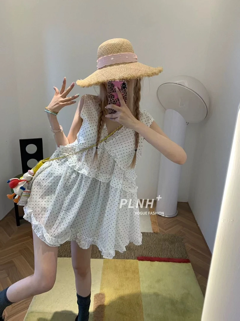 2025夏新款韩系东大门设计感宽松显瘦V领木耳边减龄波点连衣裙女