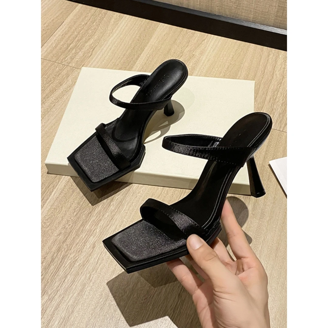 2025夏季新款一字带方头露趾高跟凉鞋女时尚酒杯跟宽底链条凉拖鞋