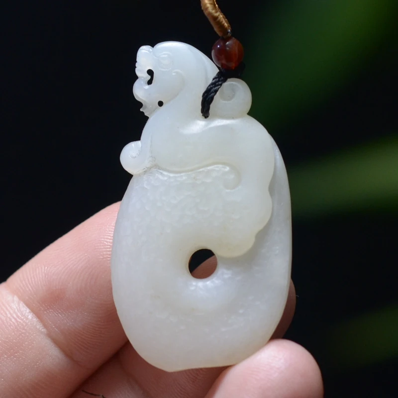 11.9g 新疆和田洒金皮油糯白玉籽料仿古龙