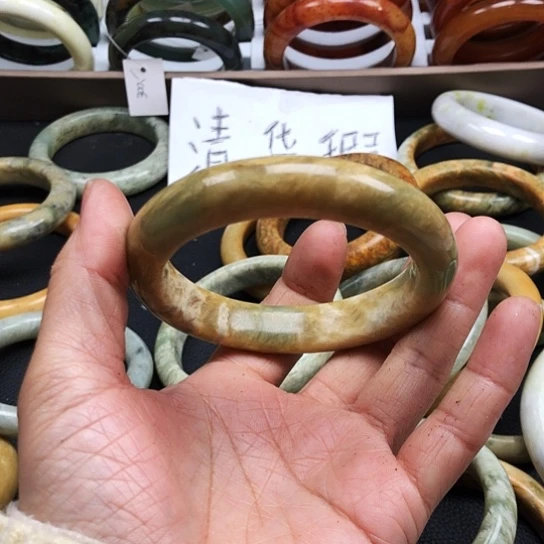 蛇纹石玉手镯未镶嵌三*姐