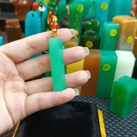 寿山石印石手把件