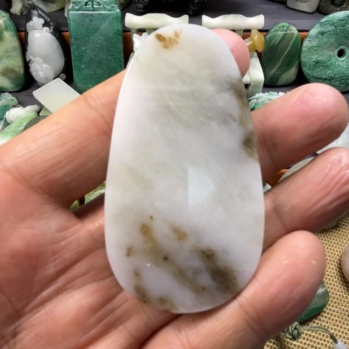 独山玉未镶嵌珠宝半成品有瑕疵