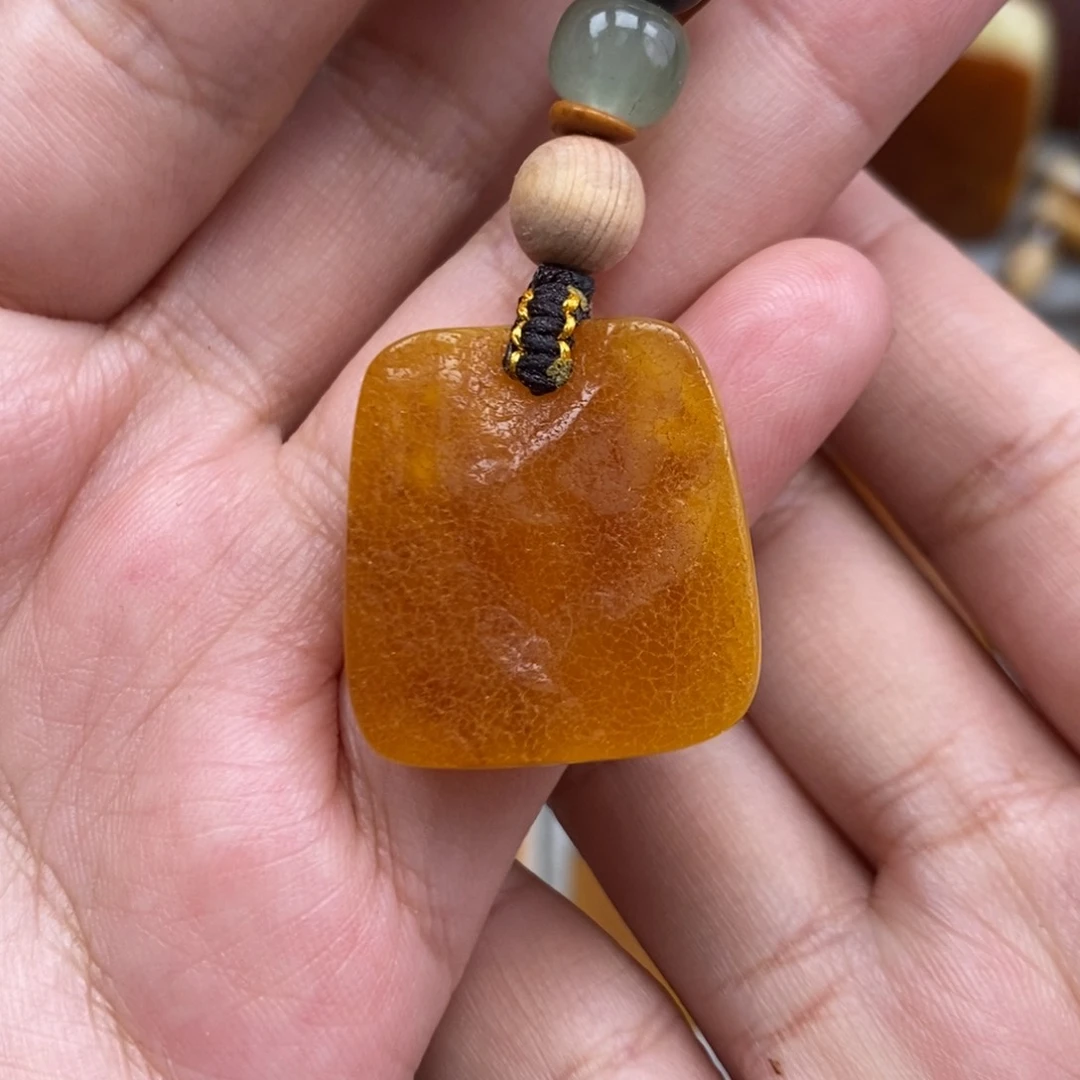 琥珀吊坠(赠链)未镶嵌