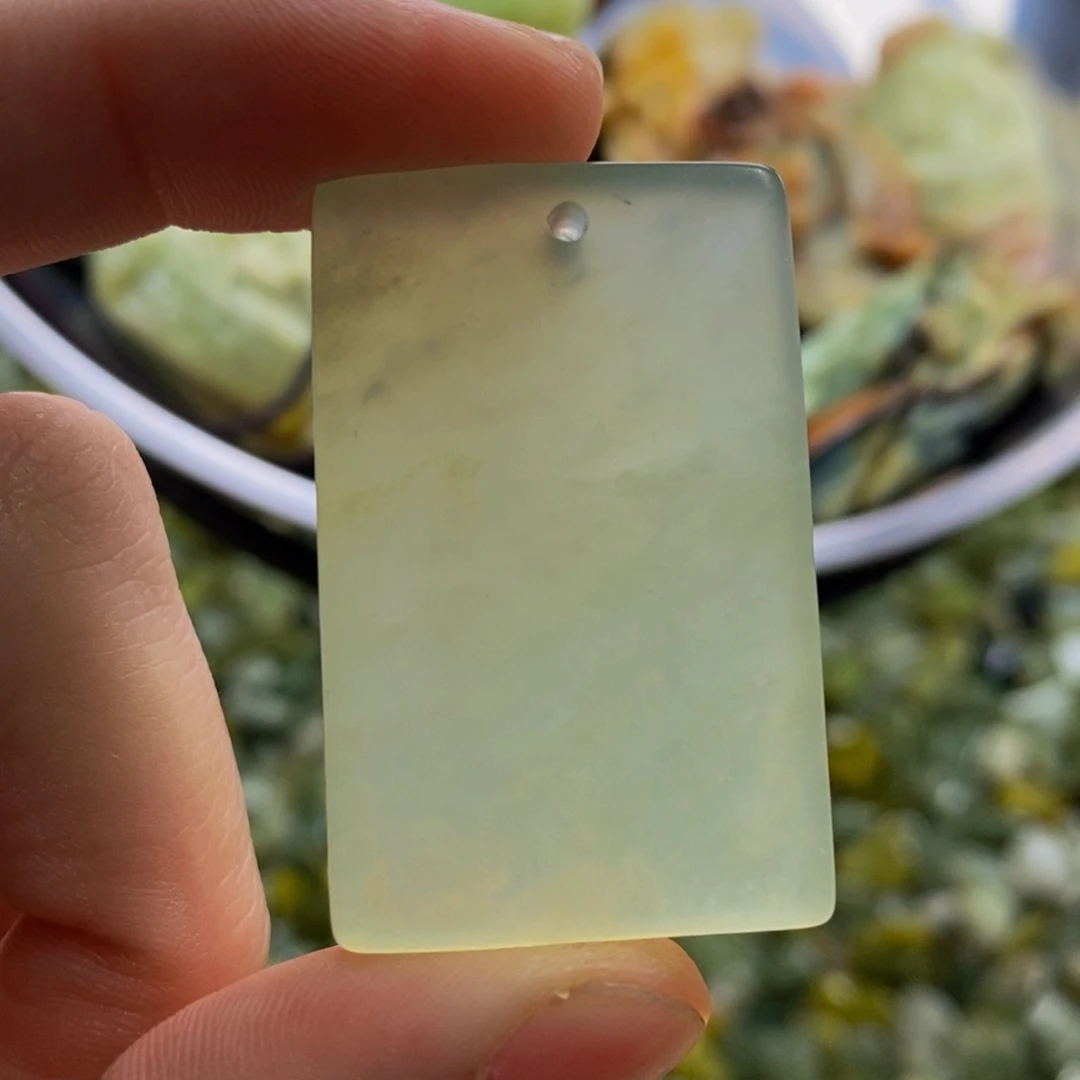 蛇纹石玉吊坠未镶嵌