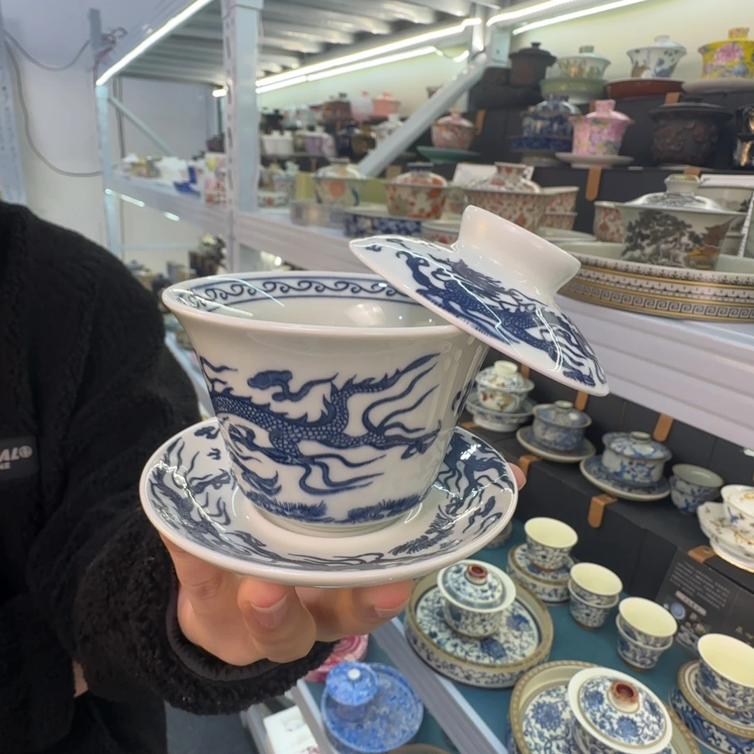 这些盖碗很漂亮我很喜欢！！