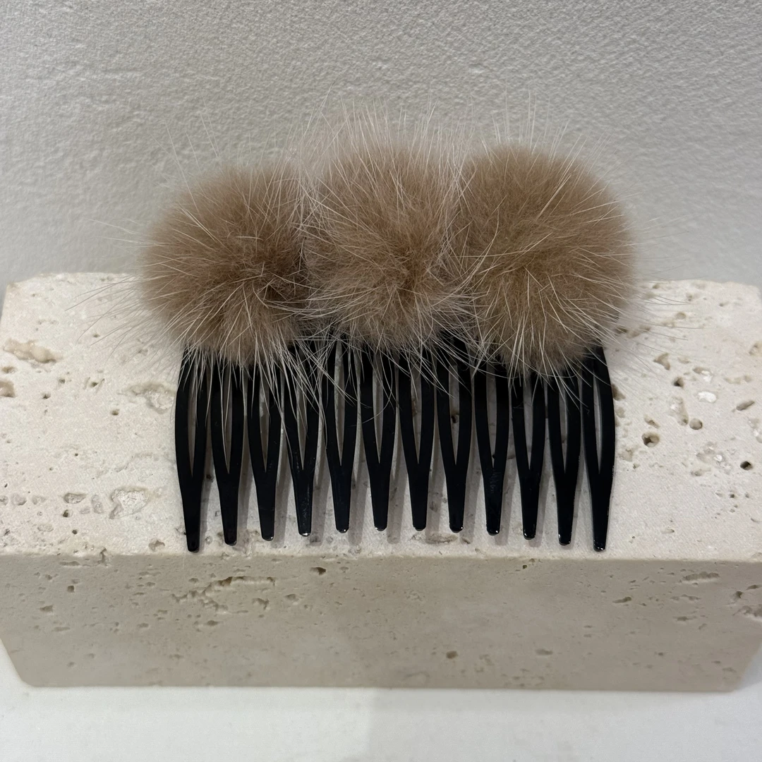 GREBUTY 5955 简约百搭米白色水貂毛倒插梳