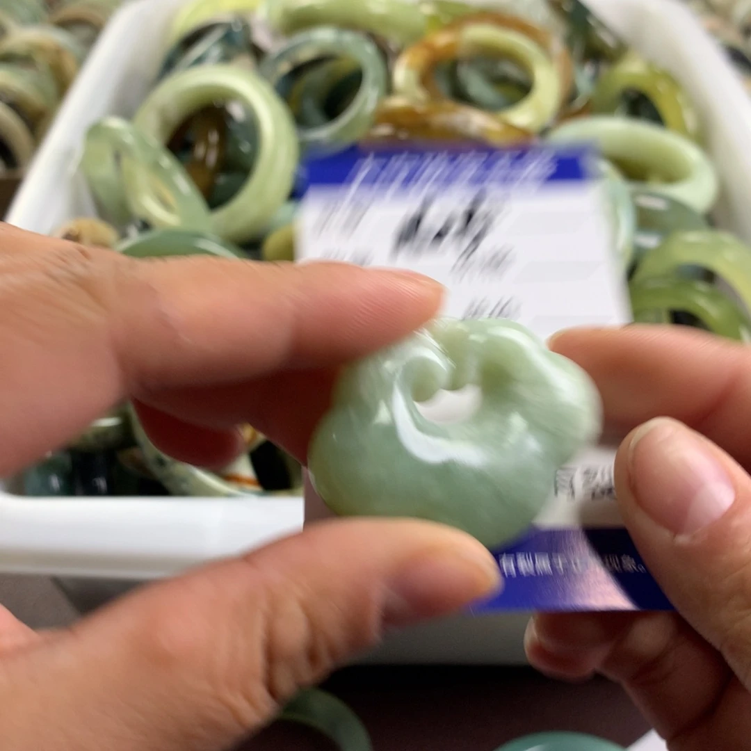 蛇纹石玉未镶嵌颈饰1626