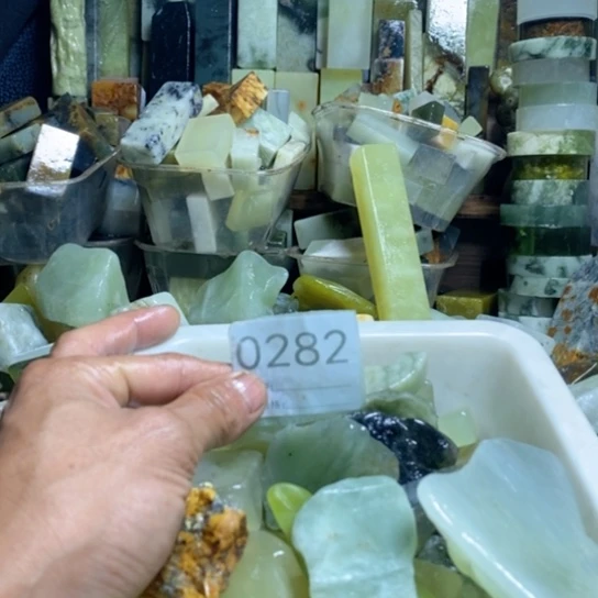 【闪购商品】未镶嵌蛇纹石玉珠宝玉器