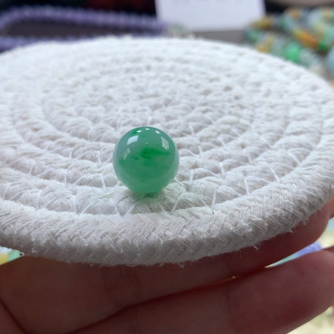 翡翠颈饰未镶嵌翡翠冰甜绿卡12+