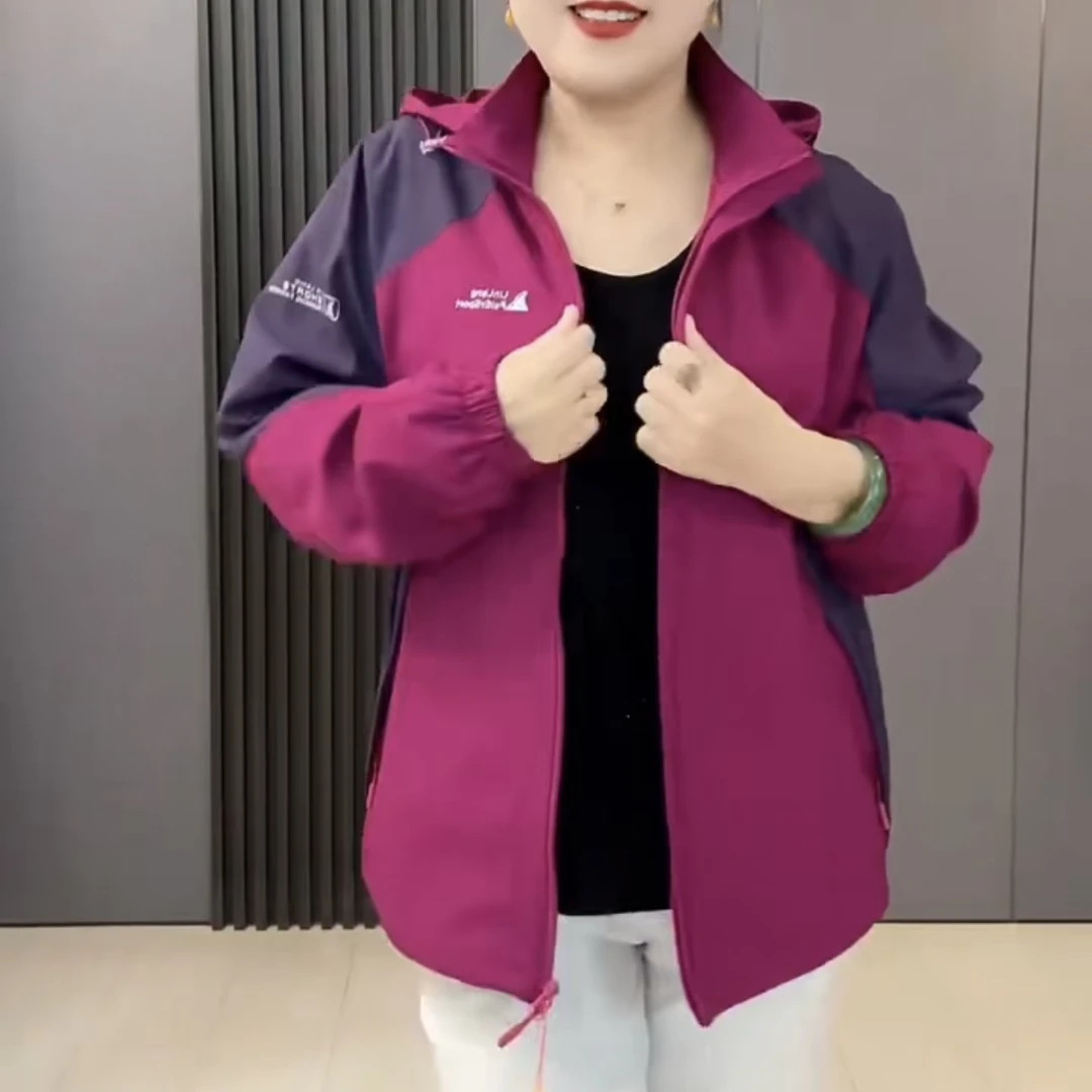 8019梵#大码中老年女士春秋款透气冲锋衣登山好看连帽外套