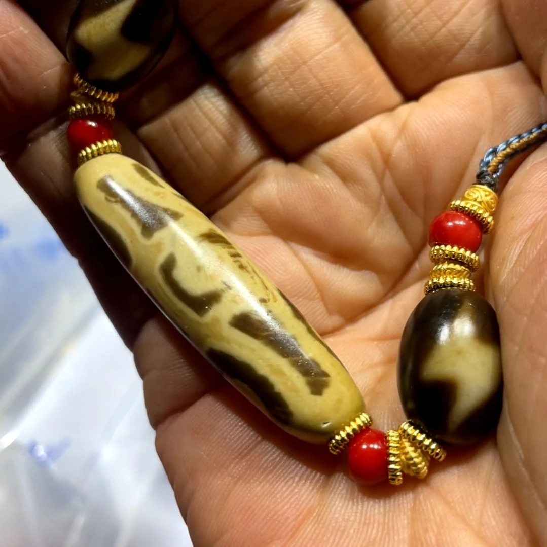 玛瑙/玉髓颈饰未镶嵌肖****?