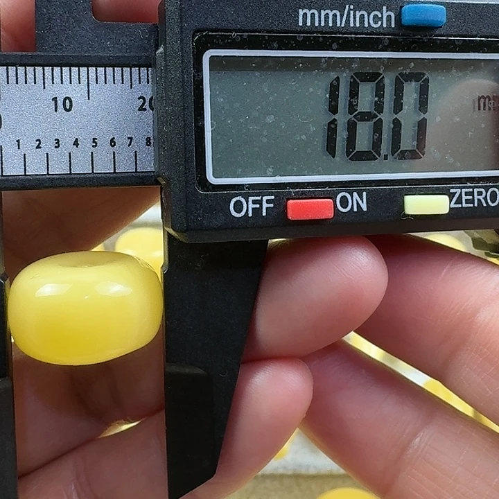 蜜蜡未镶嵌裸石26