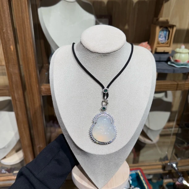 非金属仿水晶吊坠 白色 大 佛 公。