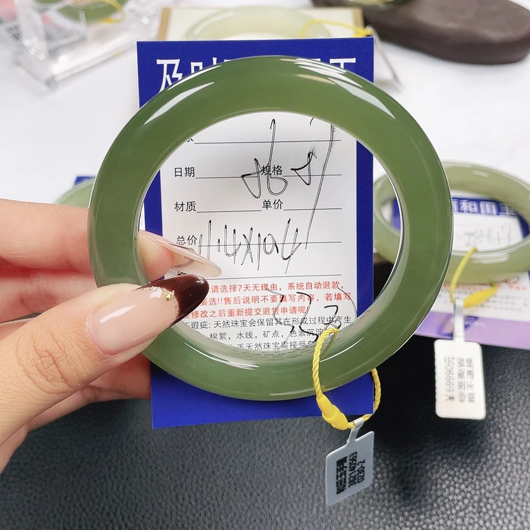 和田玉未镶嵌手镯