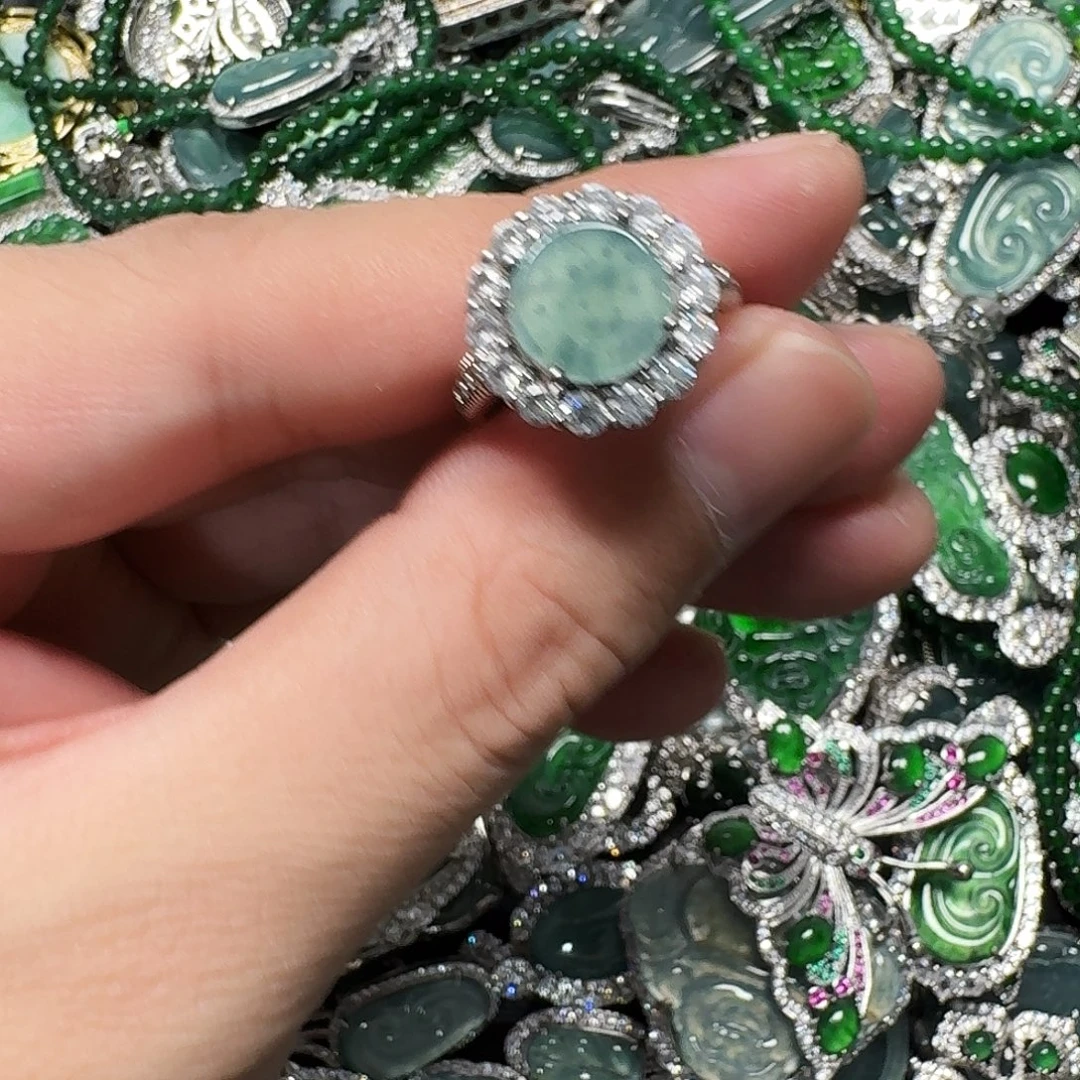 翡翠未镶嵌颈饰天然A货翡翠放漏