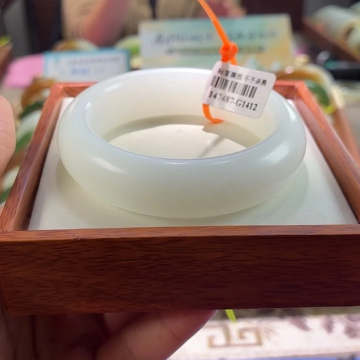 和田玉未镶嵌手镯8 圈口55