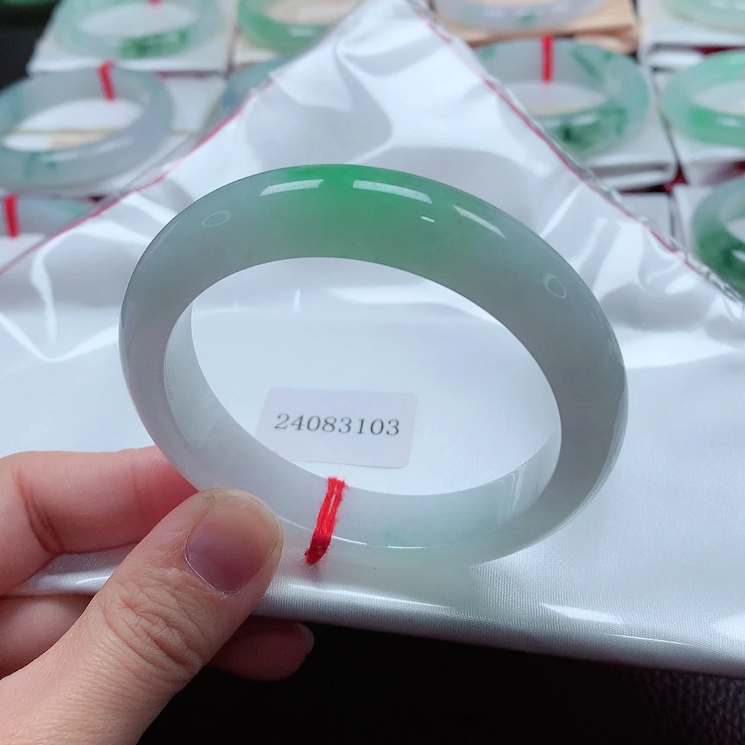 翡翠手镯未镶嵌天然A货翡翠