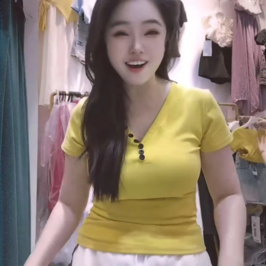 《霞华》2025新款时尚气质百搭V领短袖性感修身上衣
