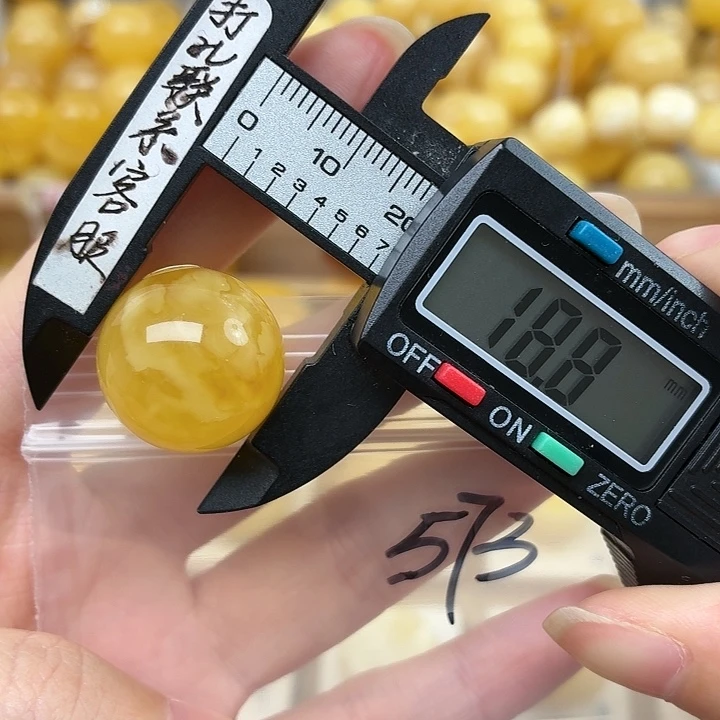 蜜蜡未镶嵌裸石微瑕