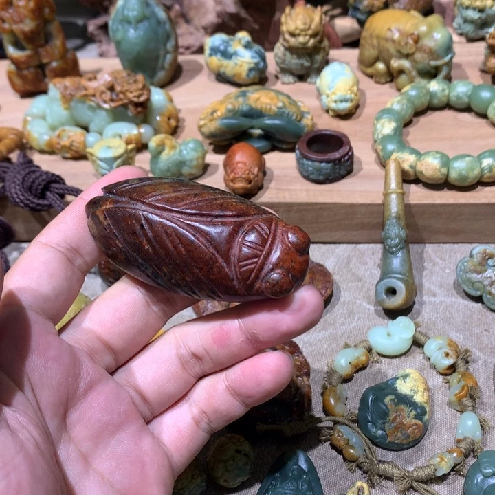 未镶嵌岫岩河磨玉（透闪石质玉）挂件