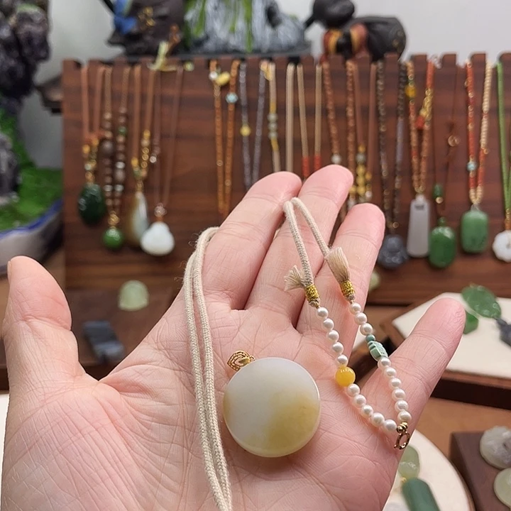 颈饰未镶嵌和田玉当*