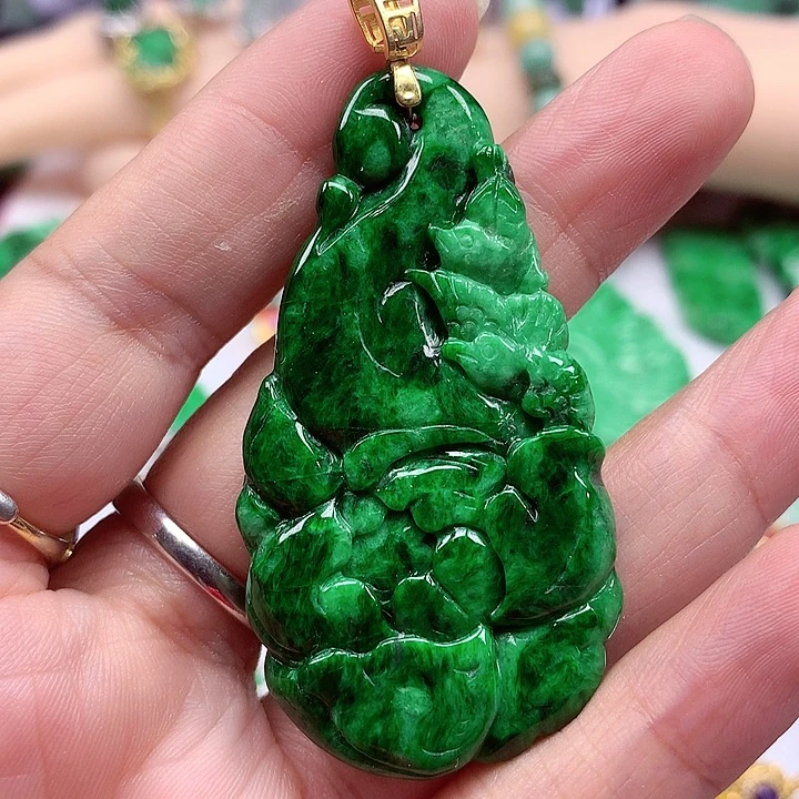 翡翠18K金镶嵌颈饰翡翠