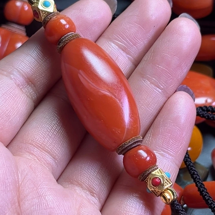 颈饰琉璃品**道琉璃………………