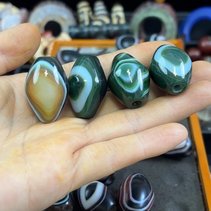 前***，玛瑙/玉髓未镶嵌颈饰