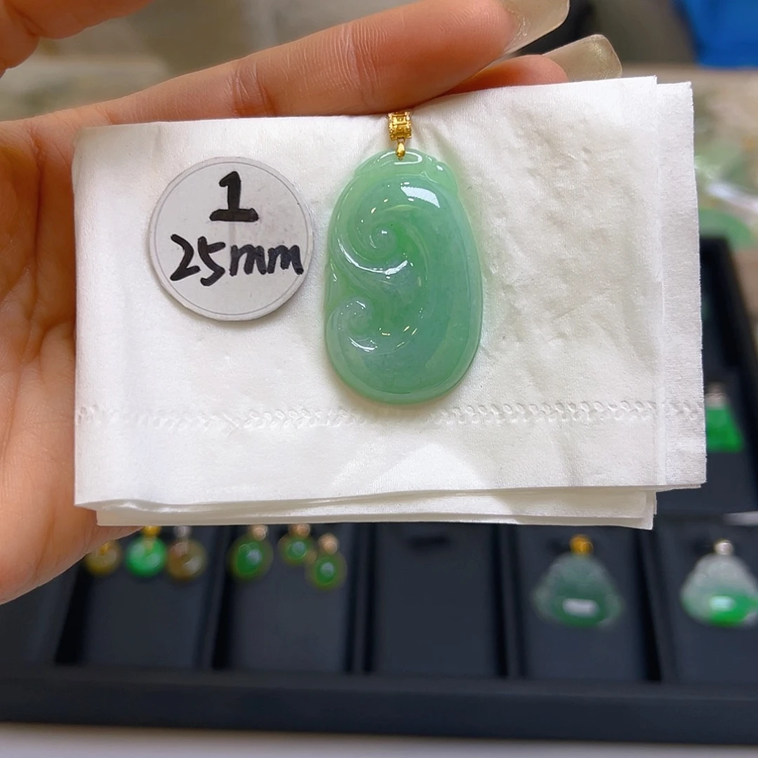 翡翠颈饰18K金镶嵌翡翠