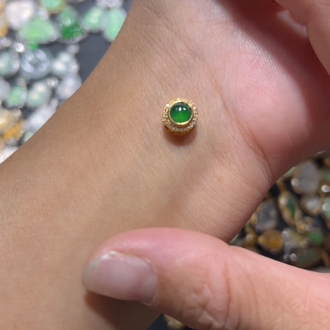 翡翠颈饰18K金镶嵌月*吊坠