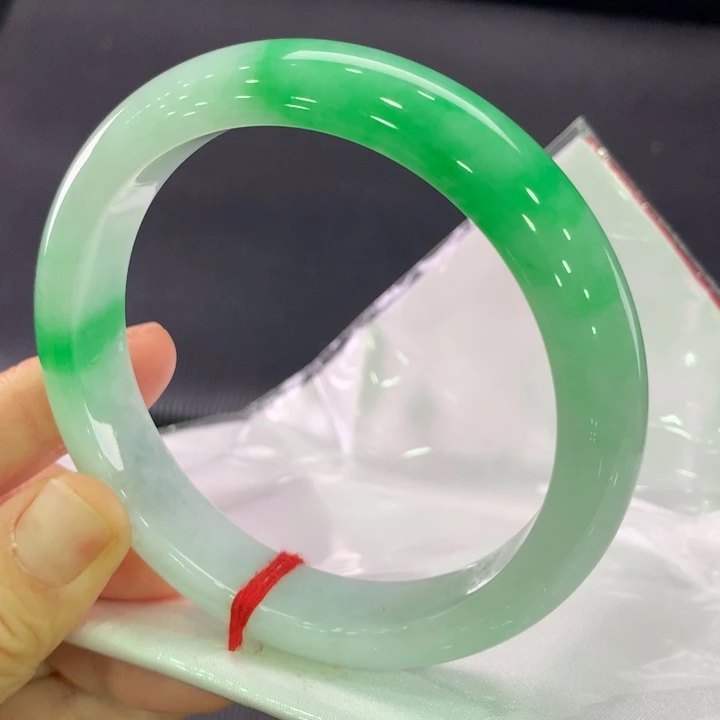 翡翠未镶嵌手镯正圈65