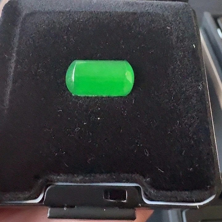 翡翠裸石天然翡翠A货满色马鞍裸石