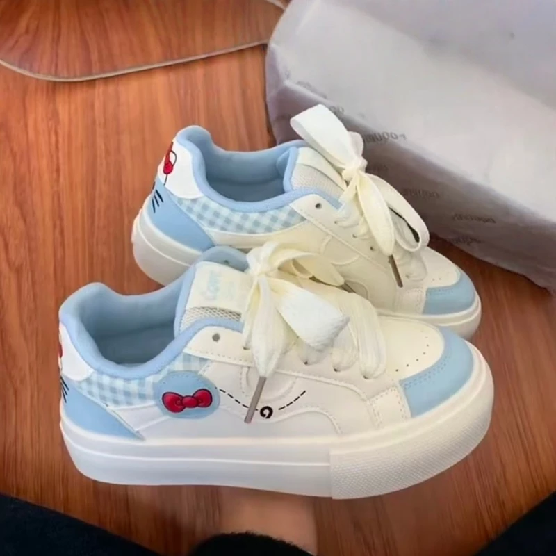 新款蓝色Kitty猫设计滑板鞋女ins低帮学生党休闲鞋可爱百搭单鞋女